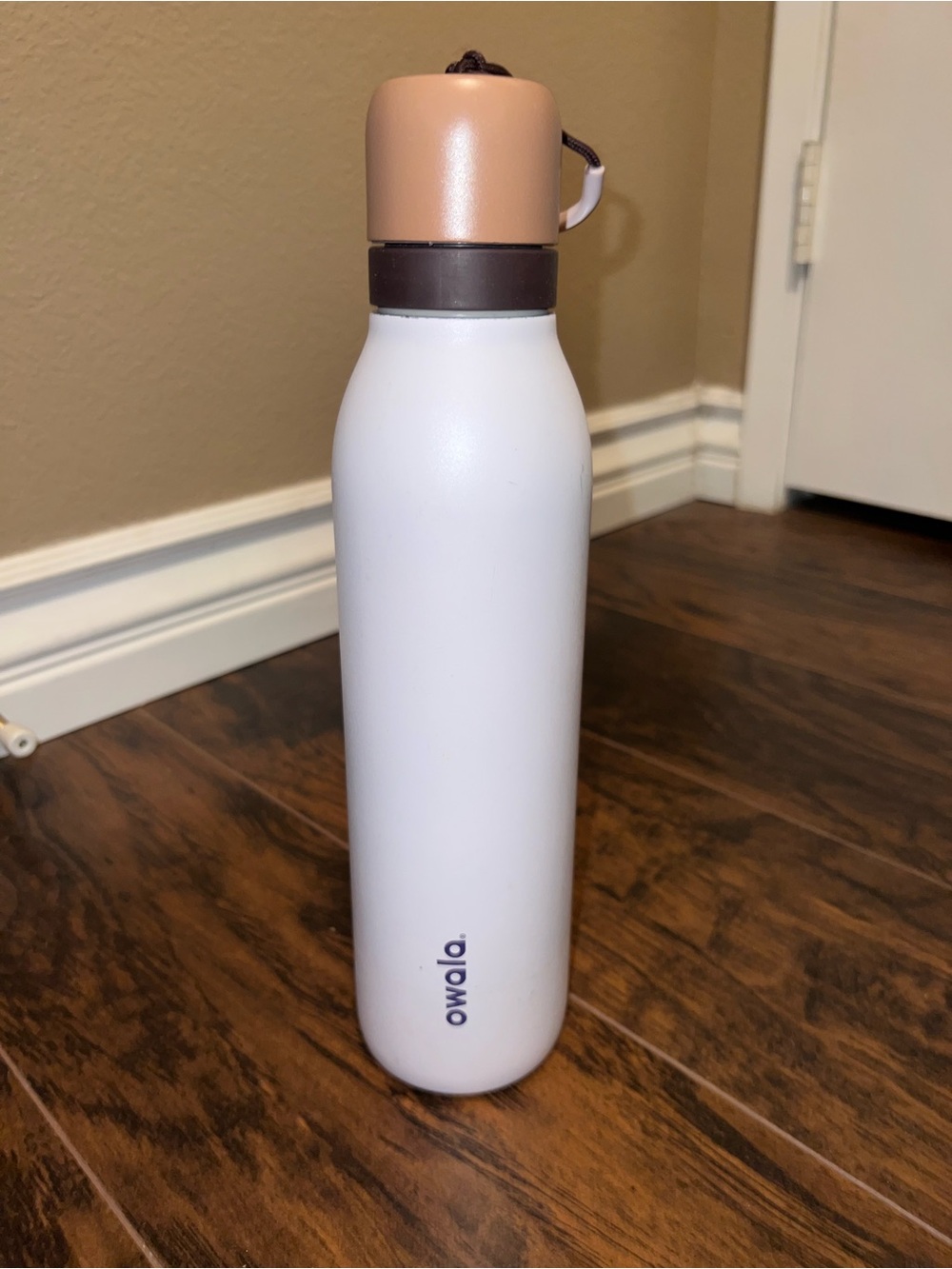 owolo White Water Bottle with Rose Gold Cap
